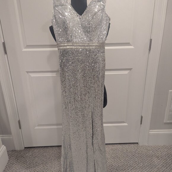 BEBE Silver Sequin Gown Brand new with tags SZ 00 - Picture 1 of 8